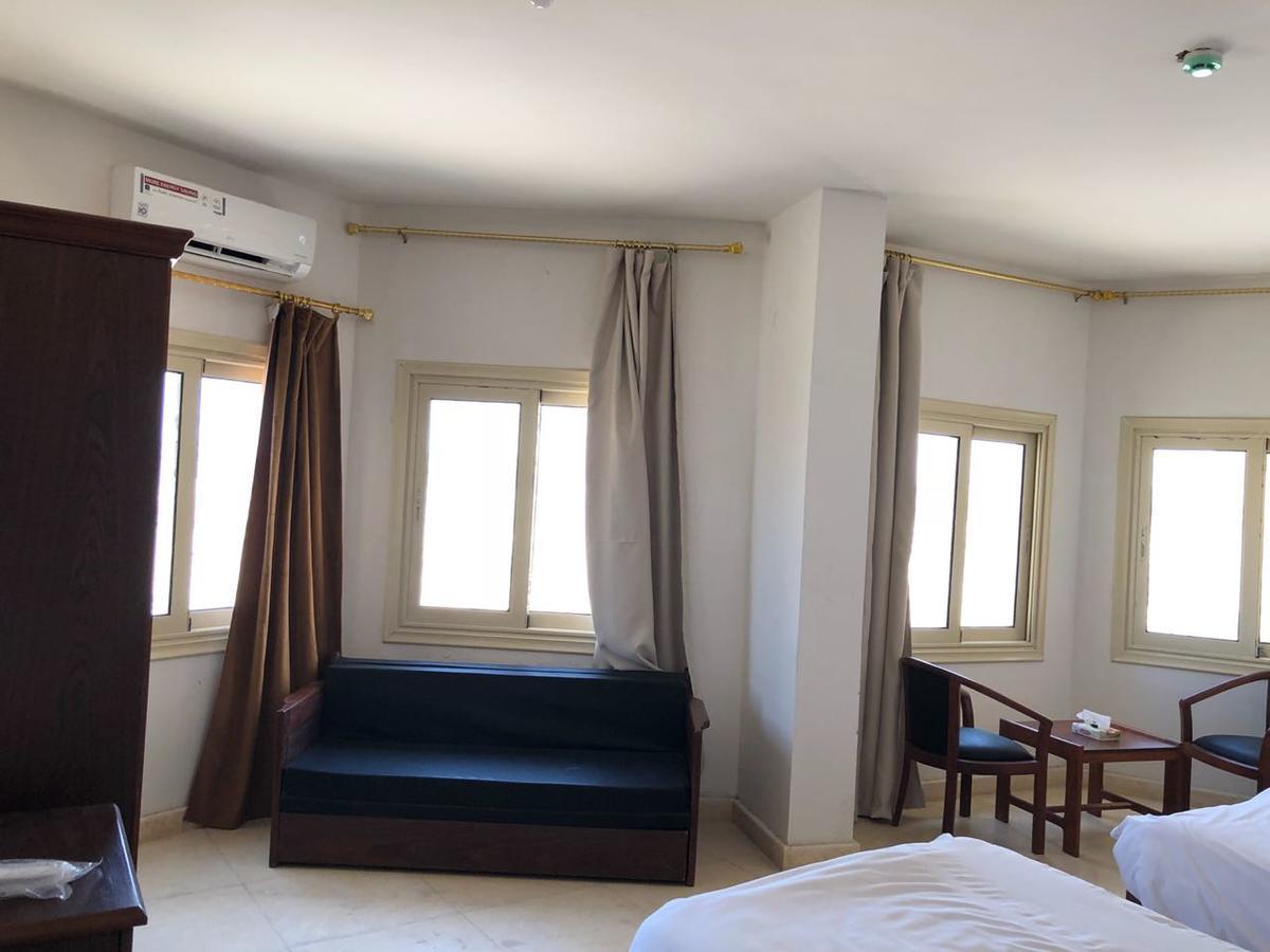 Royal Nj Hotel Borg El Arab Exterior photo